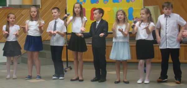 Dzień Matki w SP w Dąbrowie [Zdjęcia]