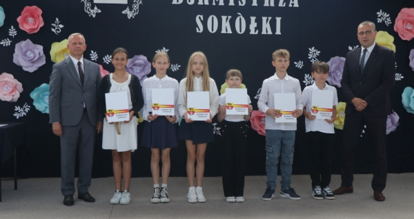 279 uczni&oacute;w otrzymało stypendium Burmistrza Sok&oacute;łki [Film, Zdjęcia]