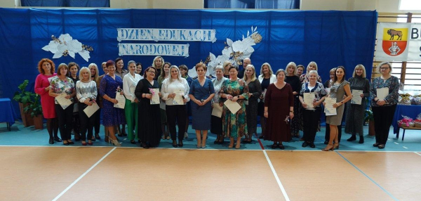 Nagrody Burmistrza Sok&oacute;łki z okazji Dnia Edukacji Narodowej dla 17 nauczycieli i dyrektor&oacute;w szk&oacute;ł oraz przedszkoli z gminy Sok&oacute;łka [Zdjęcia]