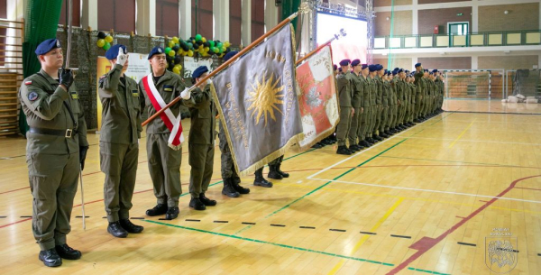 Tożsamość, służba, ojczyzna &ndash; wyjątkowa uroczystość w Zespole Szk&oacute;ł w Sok&oacute;łce.