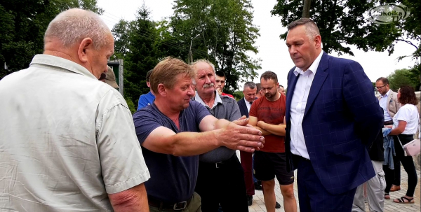 W R&oacute;żanymstoku przystąpiono do remontu drogi. Teraz mieszkańcy mają duży problem [Film]