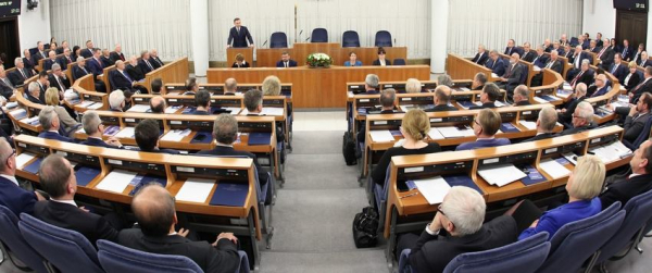 Wybory Parlamentarne 2019: Rozkład mandat&oacute;w w Senacie [Lista nowych senator&oacute;w]