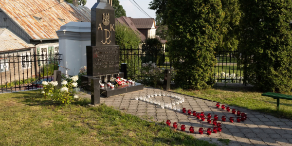 W Godzinę &bdquo;W&rdquo; połączyła ich pamięć.