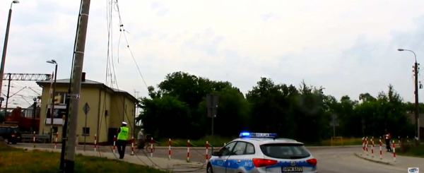 NA SYGNALE: Zerwane kable leżały na jezdni i&nbsp;chodniku [Zdjęcia i Film]
