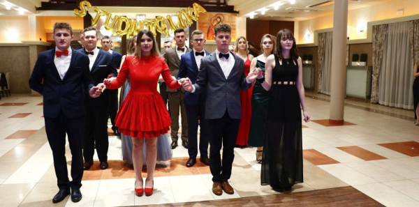 Bal maturzyst&oacute;w Zespołu Szk&oacute;ł w Janowie [Zdjęcia]