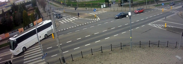 Na zakazie i pod prąd na skrzyżowaniu w Sok&oacute;łce [Film]
