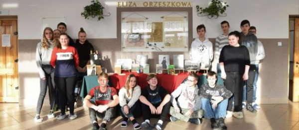 Uczniowie ZSZ w Sok&oacute;łce sprawdzili swoją wiedzę o patronie szkoły [Zdjecia]