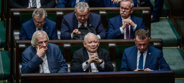 Sondaż dla WP: PiS wygrałoby wybory, ale przewaga nad KO jest minimalna