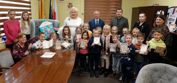 Przedszkolaki odwiedziły sok&oacute;lski magistrat Zdjęcia]