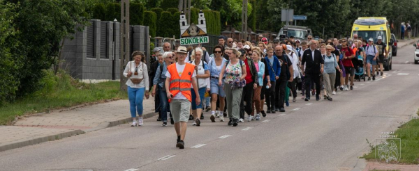 Szlak wiary, modlitwy i wdzięczności &ndash; pielgrzymi zmierzają do R&oacute;żanegostoku