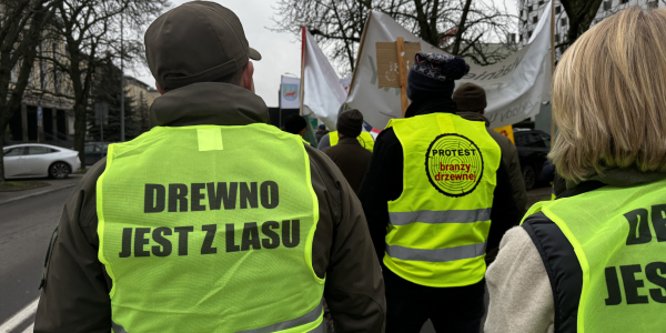 Protest leśnik&oacute;w i branży drzewnej w Białymstoku. &bdquo;Ochrona przyrody nie może odbywać się kosztem ludzi&rdquo;