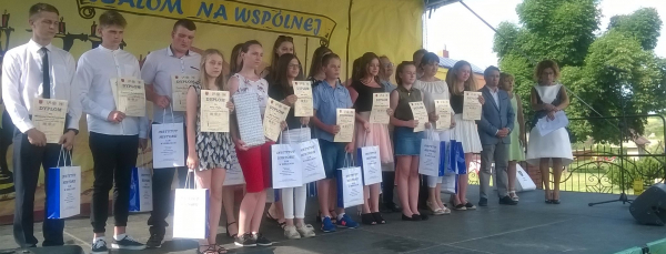 Uczniowie z dąbrowskiego og&oacute;lniaka w gronie najlepszych w og&oacute;lnopolskim konkursie [Zdjęcia]