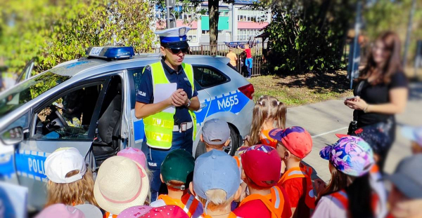 Policjanci rozmawiali z dziećmi o bezpieczeństwie na drogach [Zdjęcia]
