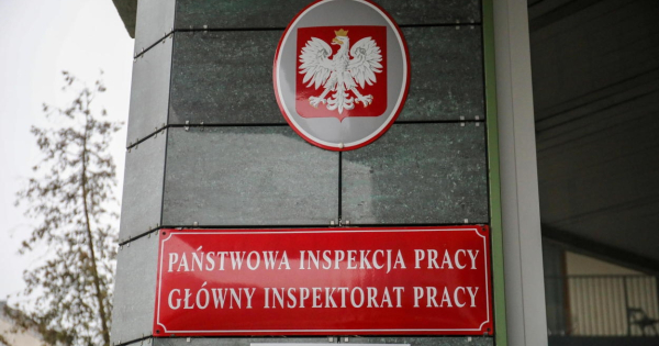 Pracodawcy powinni udzielić pracownikom zaległych urlop&oacute;w do 30 września; do PIP wpływają skargi