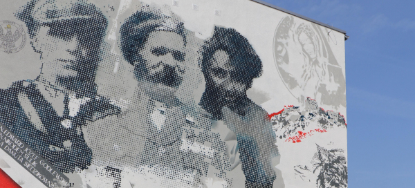 Nowy mural na ścianie dąbrowskiego Zespołu Szk&oacute;ł im.gen.Nikodema Sulika [Film]
