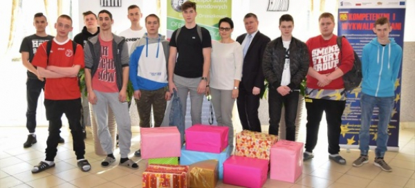 Przygotowali świąteczne paczki dla kombatant&oacute;w [Zdjęcia]