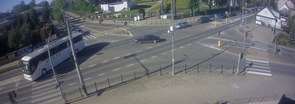 Sokółka: Autobusem po przejściu dla pieszych i pod prąd