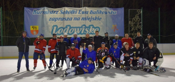 Charytatywny turniej hokeja na lodzie o Puchar Burmistrza Sok&oacute;łki [Zdjęcia]