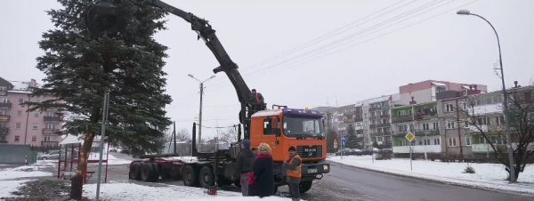 Kolejna choinka na ul. Broniewskiego [Film]