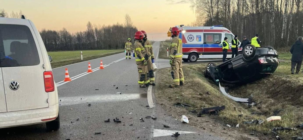 Auto dachowało na DW 673