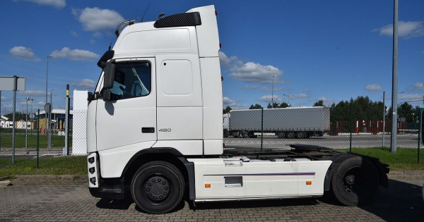 Funkcjonariusze z Plac&oacute;wki SG w Kuźnicy odzyskali ciągnik siodłowy marki VOLVO o wartości 65 tys. zł.