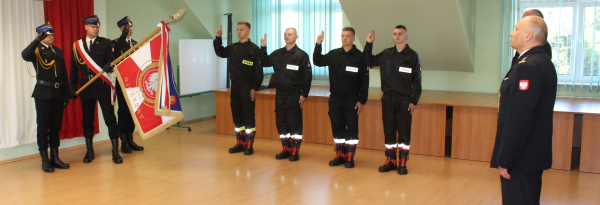 Uroczyste ślubowanie nowych strażak&oacute;w [Zdjęcia]